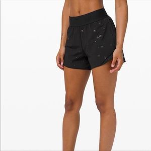 🍋🍋 Lululemon High Rise Hotty Hot shorts